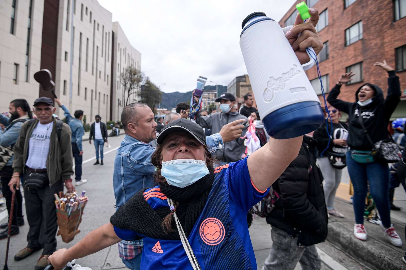 En imágenes: así fue la protesta de los vendedores informales de Transmilenio