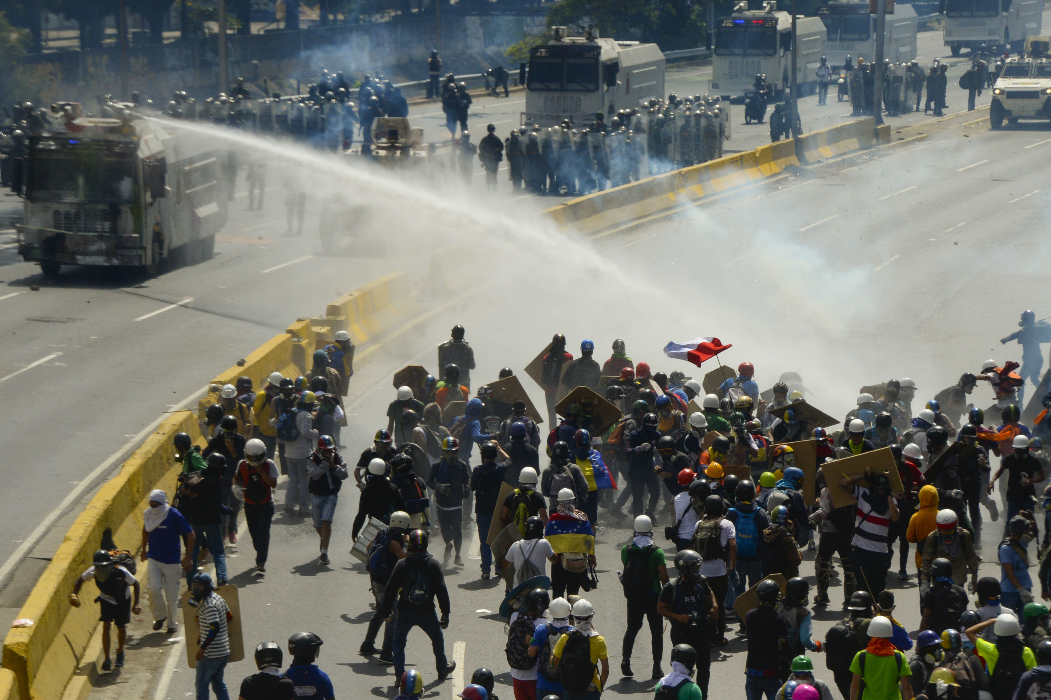 Tenso pulso entre oposición y chavismo este sábado en las calles de Venezuela