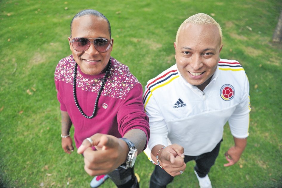 Los hermanos Harrison y Andrés Mesa dejan ver su pasión por el fútbol a través de la música, mezclando géneros como el Dance Hall y el Hip Hop. Gustavo Toriijos