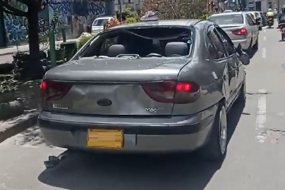 Comerciantes impiden el robo de un carro en San Andresito, Bogotá