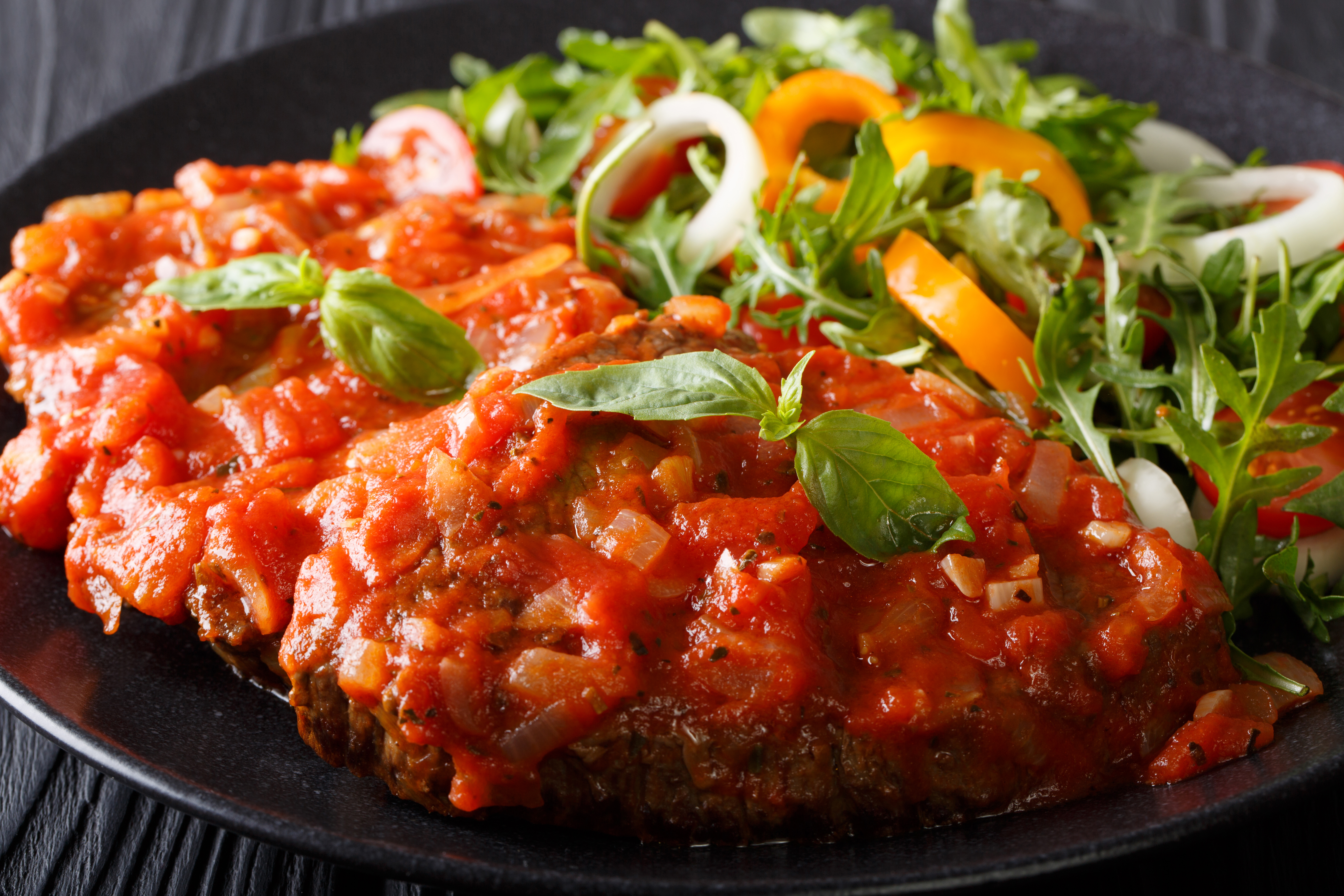 Chuleta de cerdo en salsa criolla
