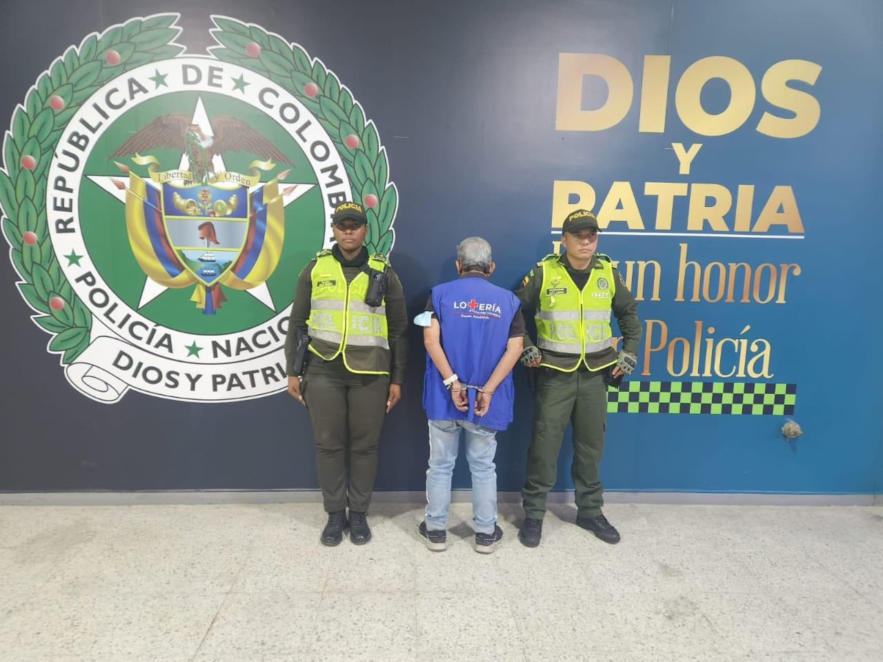 Capturaron a adulto mayor que estaría robando celulares en el MIO de Cali