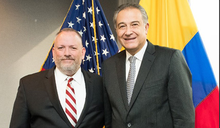 Óscar Naranjo reafirma con la DEA compromiso de Colombia contra las drogas