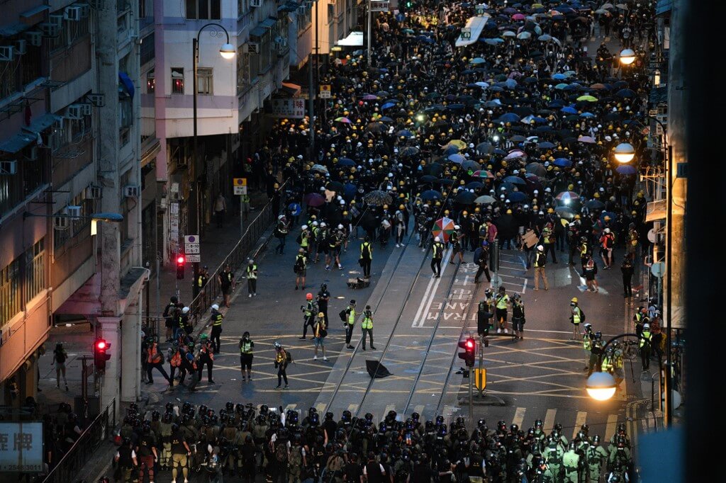 La violencia marca un nuevo domingo de protestas en Hong Kong