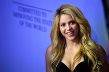 Shakira recibe galardón en Davos por apoyar la educación de la primera infancia