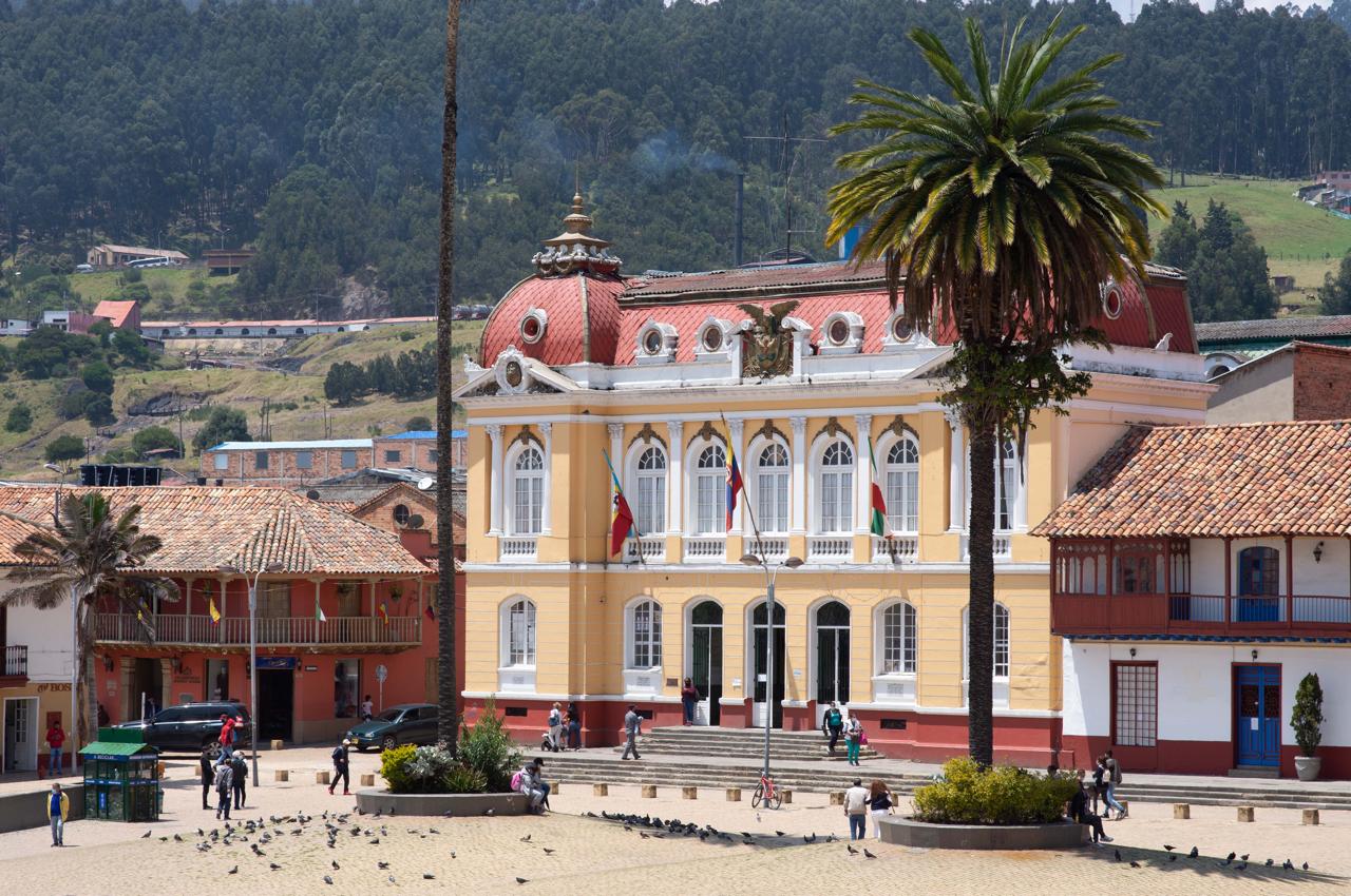 Zipaquirá conmemora con desfile a los héroes que lucharon por la independencia