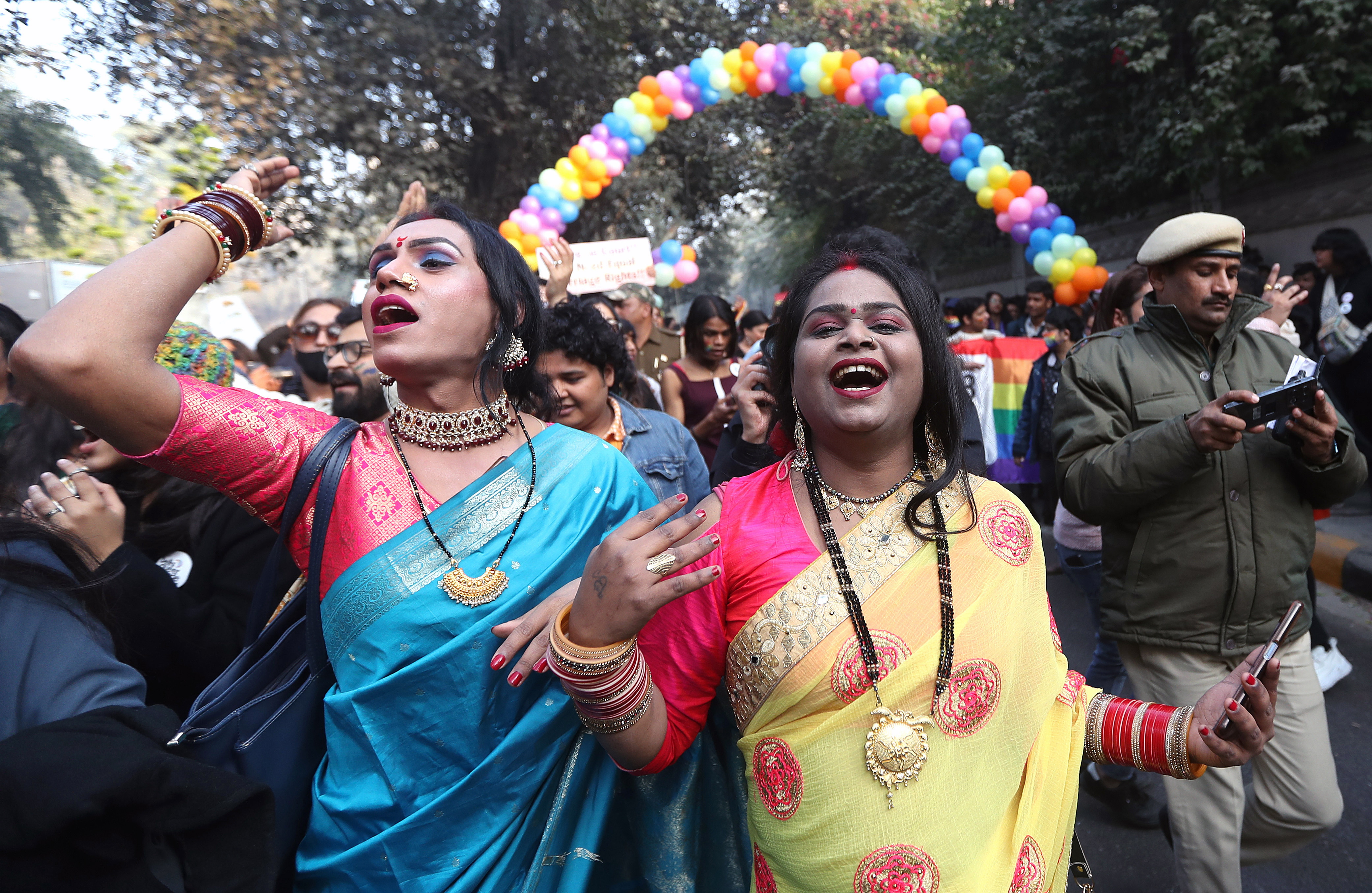 New Delhi (India), 08/01/2023.- People take part in the Delhi Queer Pride 2022-23 March organized by the LGBT community in New Delhi, India, 08 January 2023. Thousands of people in colorful outfits took to the streets to support LGBT community seeking support to end to discrimination against them. (Estados Unidos, Nueva Delhi) EFE/EPA/HARISH TYAGI