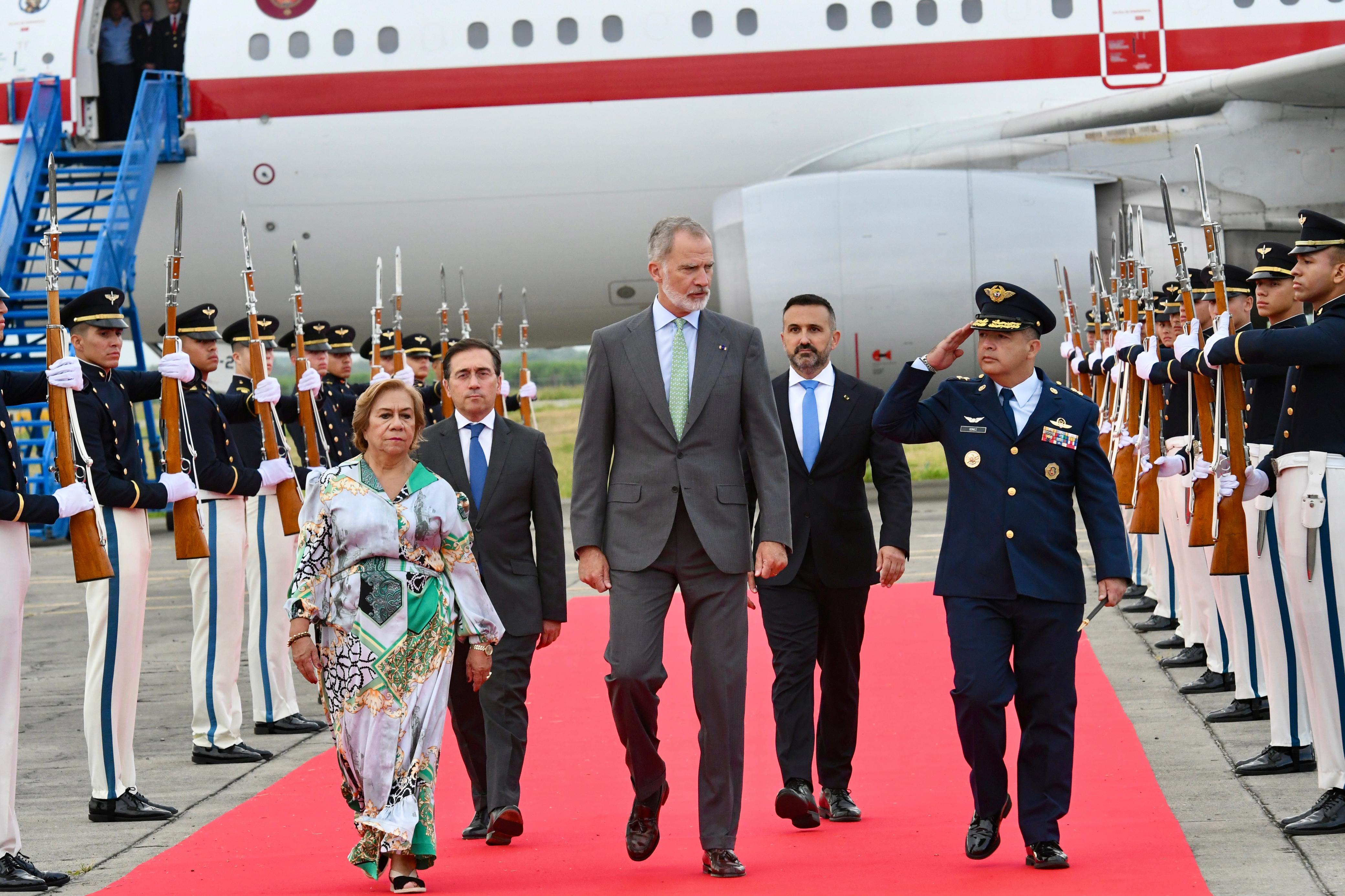 Presidentes de Ecuador, Panamá y el rey de España son los últimos en llegar a posesión