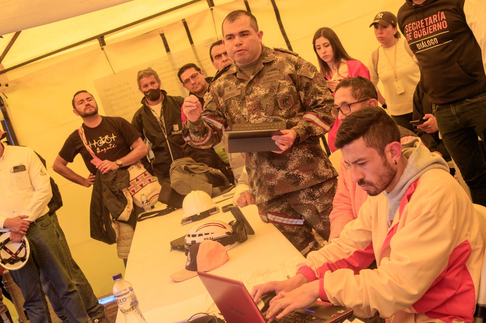 Organismos de socorro trabajan este 14 de noviembre en la zona de Arboreto, en La Calera, para tratar de encontrar a una persona reportada como desaparecida.