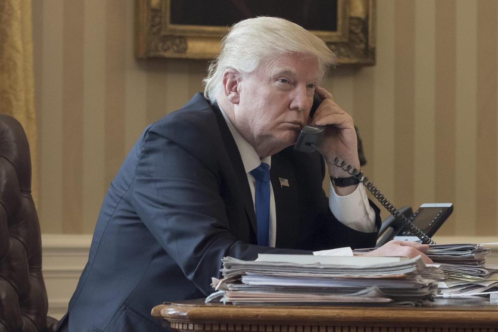 Trump al teléfono: las crisis que el presidente de EE. UU. causa por este medio