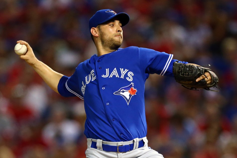 El lanzador mexicano Marco Estrada lideró a los Blue Jays en su triunfo en Texas. Foto: AFP