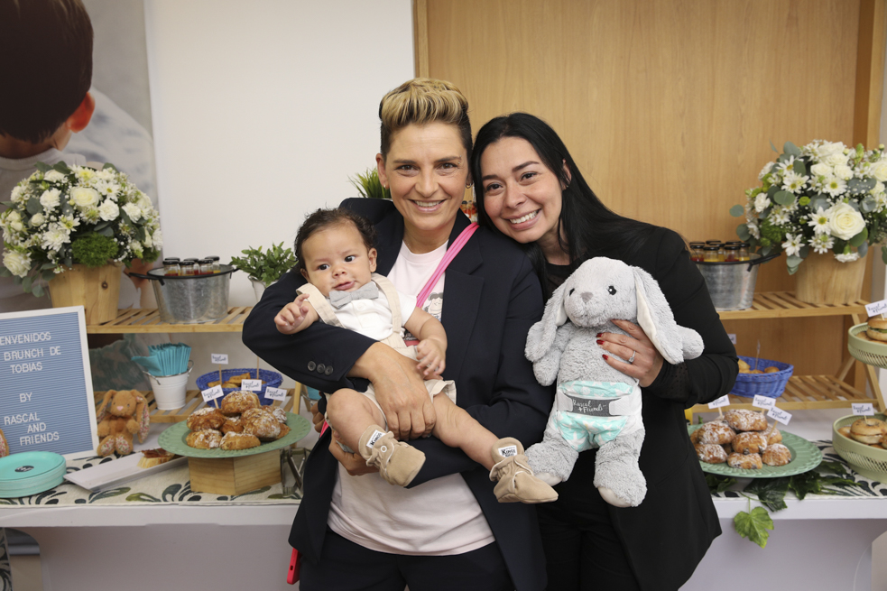 Camila Chaín y Kelly Barrios presentaron en sociedad a su hijo Tobías