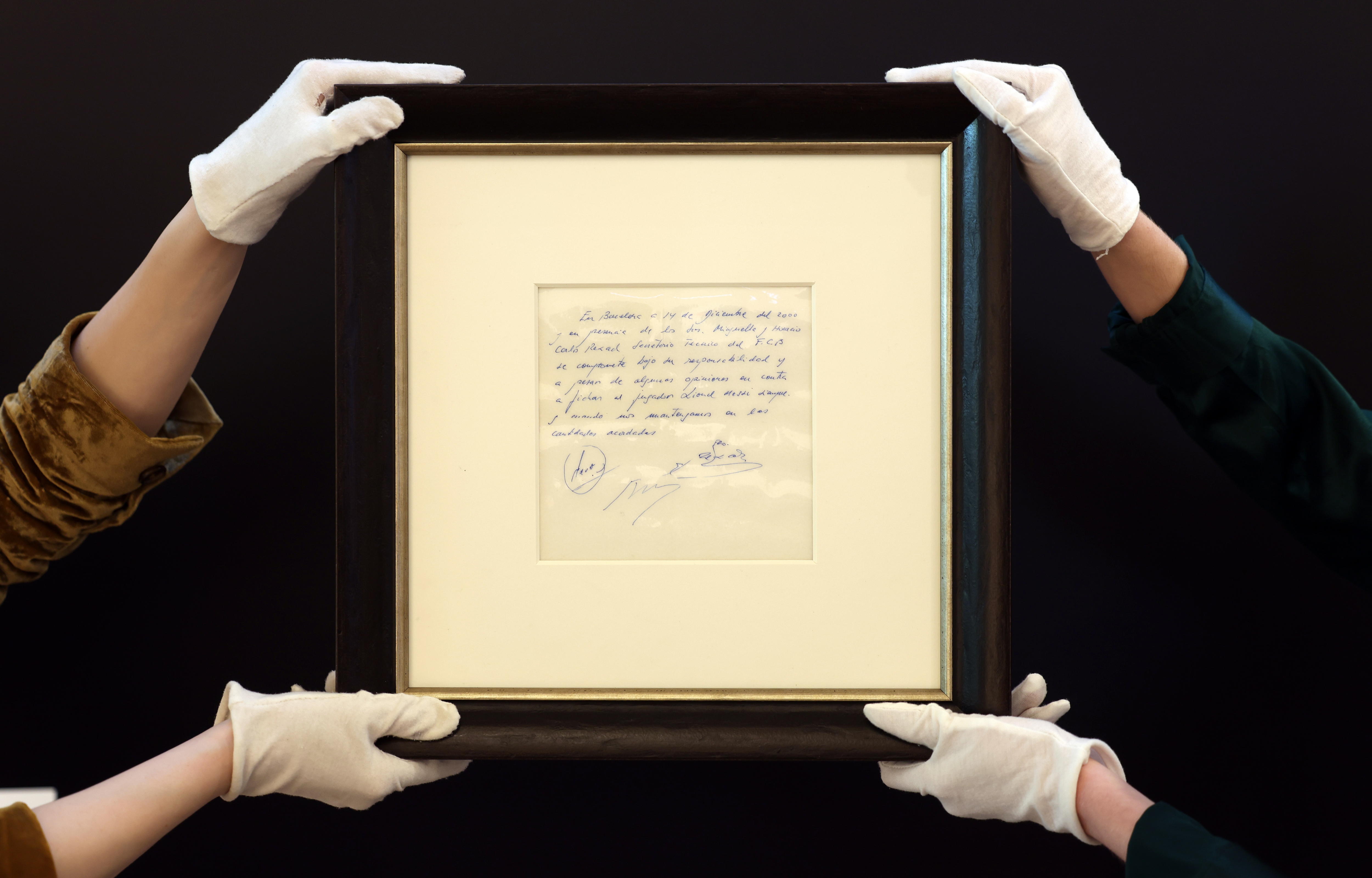 ¡Histórico! La servilleta del primer contrato de Messi se vendió por una fortuna