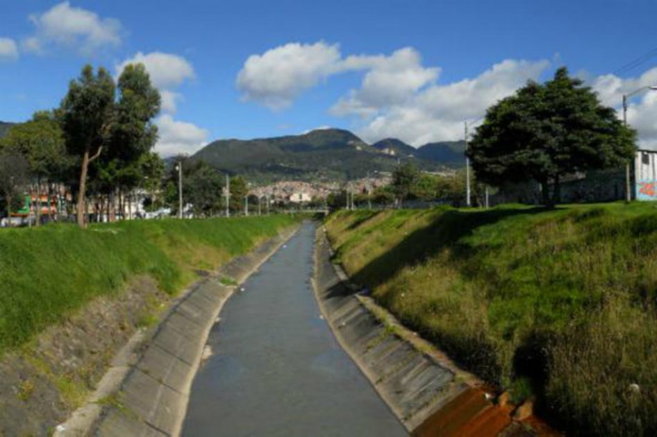 Alerta en Bogotá ante hallazgo de cuerpos en canales de agua por lluvias