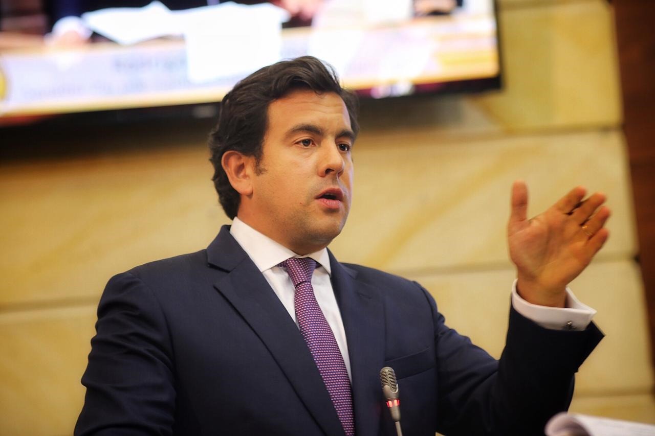 Rodrigo Lara entra oficialmente a la consulta presidencial de la Coalición Centro