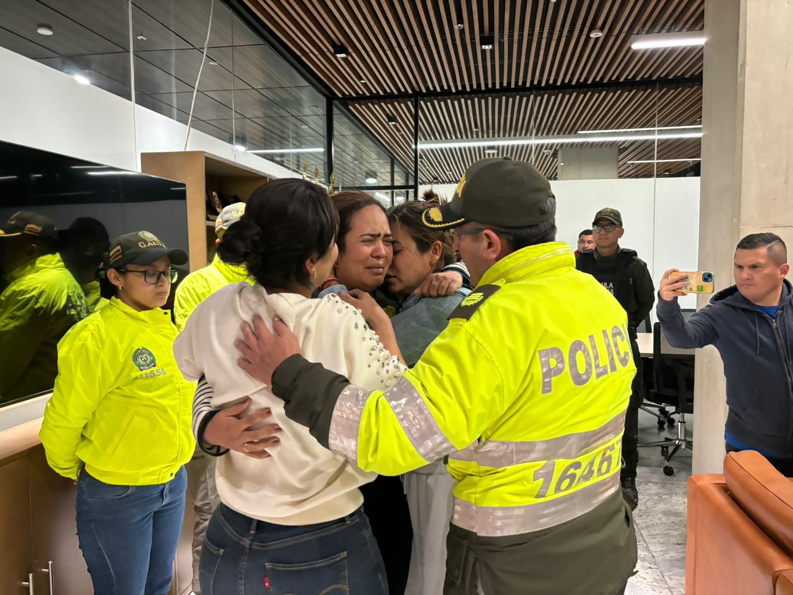 “Me roció gasolina”: narra mujer raptada por su expareja y liberada por el Gaula