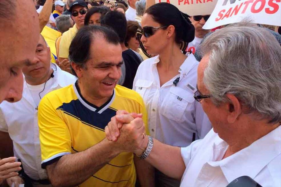 Óscar Iván Zuluaga y otros colombianos en Miami protestan contra Santos