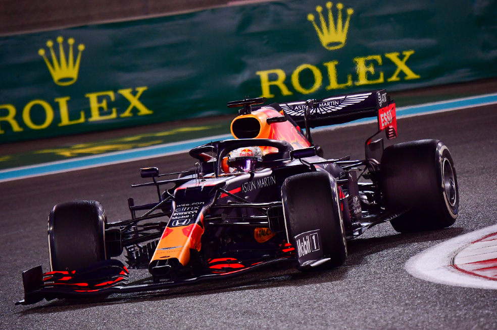 Verstappen venció a los Mercedes en el último GP de la temporada en Abu Dabi