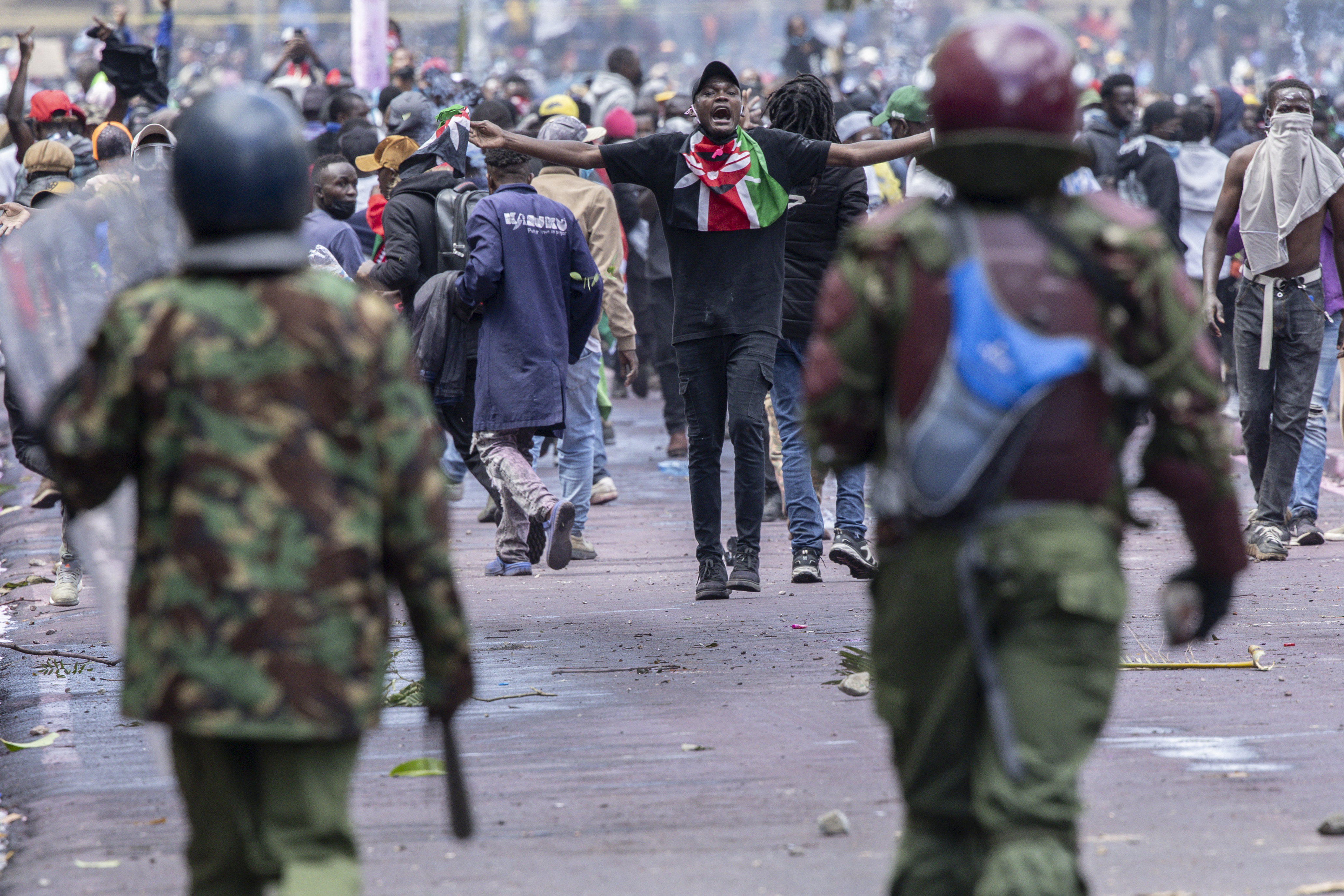 Siguen las protestas en Kenia y la hermana de Obama se vio afectada por gases lacrimógenos