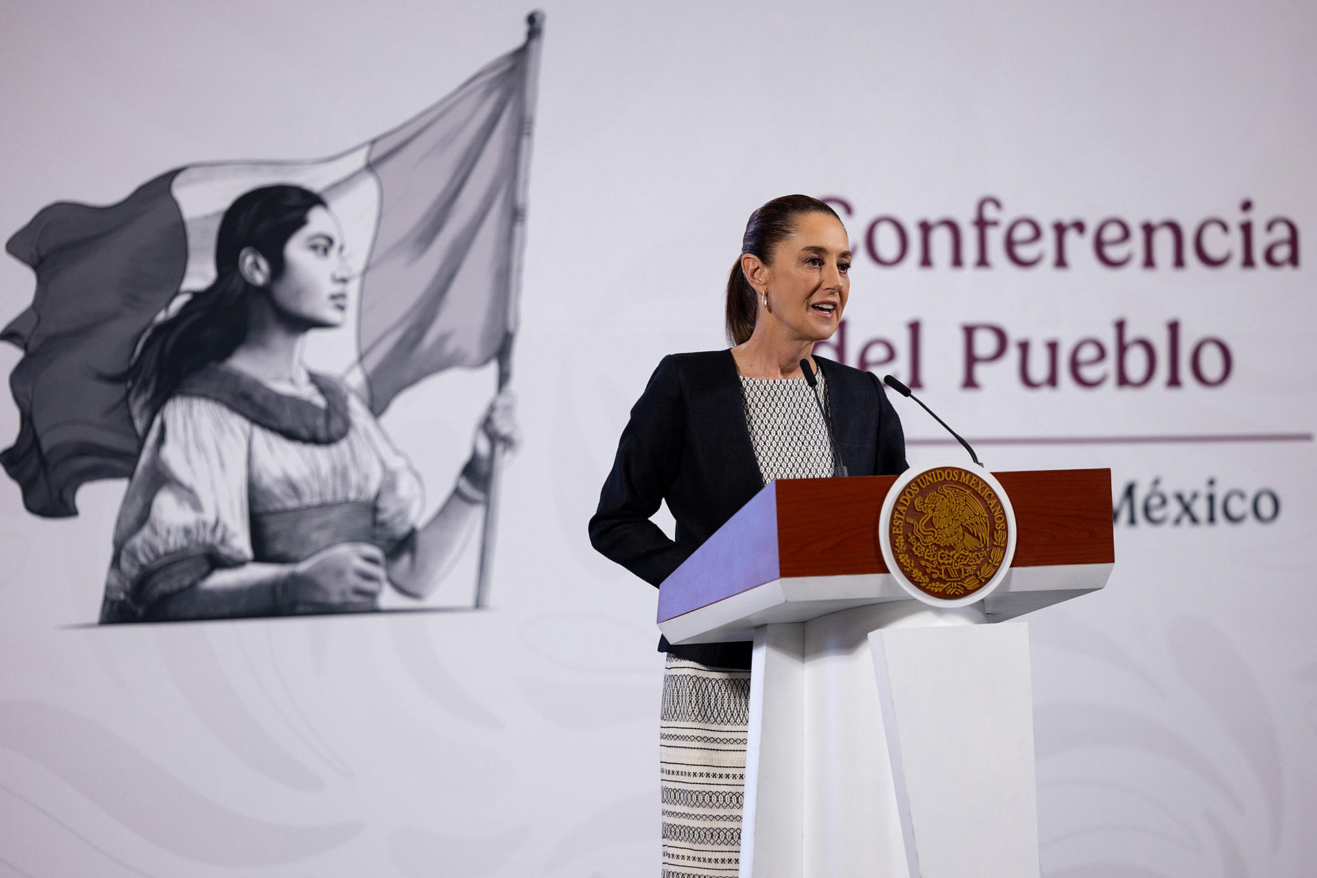 Tras críticas, Sheinbaum “corregirá” ley que bloquea a plataformas digitales