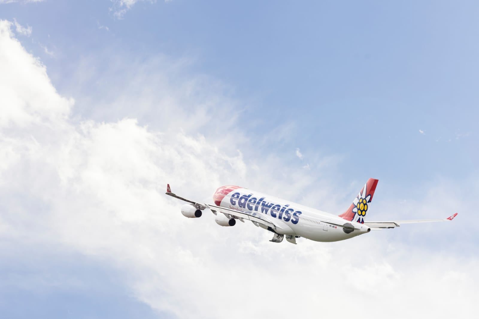 La aerolínea Edelweiss vuelve a conectar a Colombia con Suiza: ¿Desde cuándo?