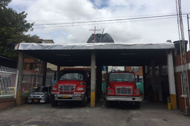 Advierten riesgo de colapso parcial de la estación de bomberos de Engativá