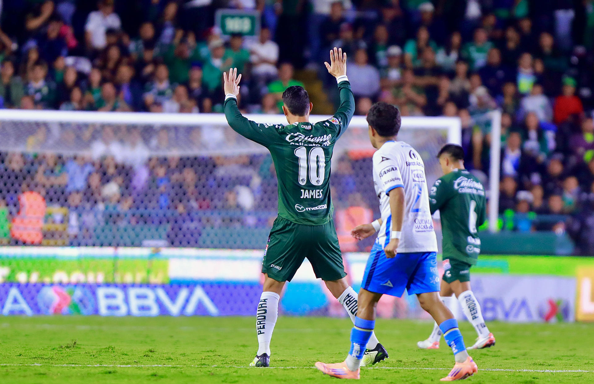 James Rodríguez se despidió de León con una asistencia magistral; vea la jugada