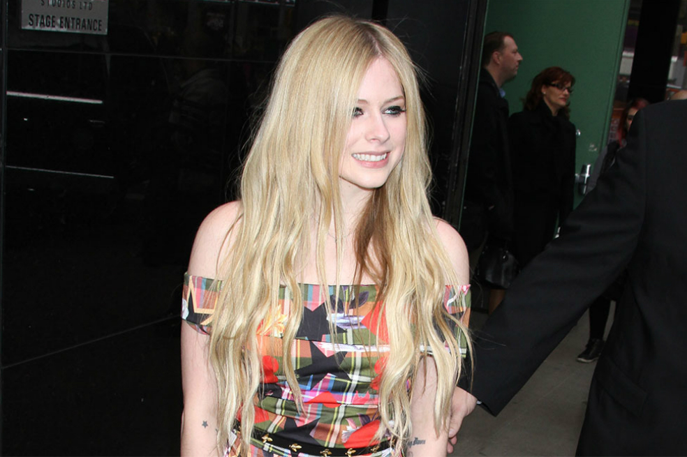 ¿Qué opina Avril Lavigne sobre la conspiración de su doble?