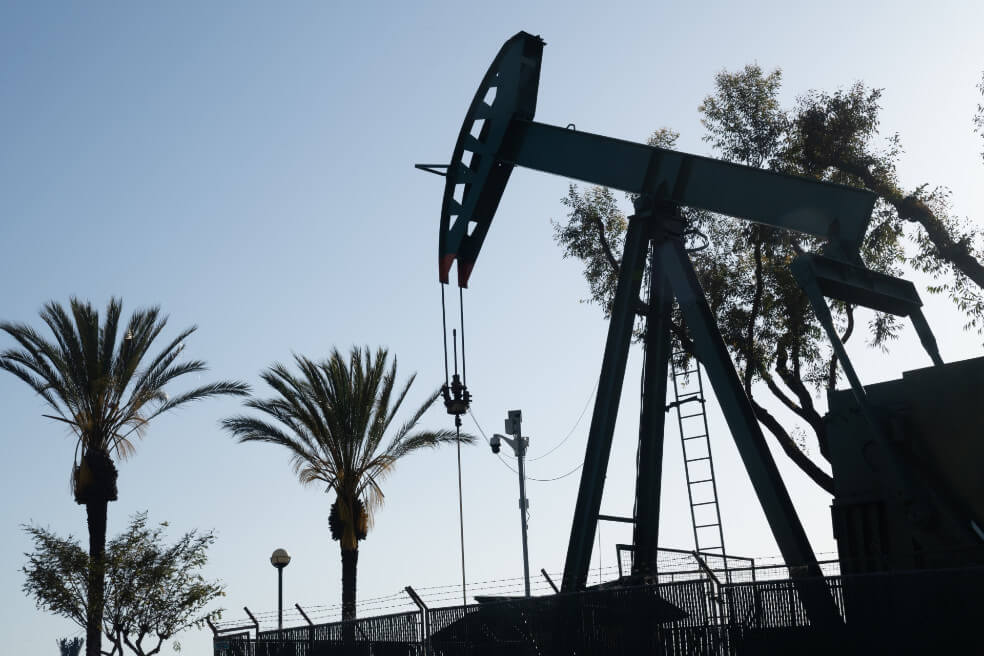 El petróleo en un máximo en dos meses tras baja de stocks en EEUU