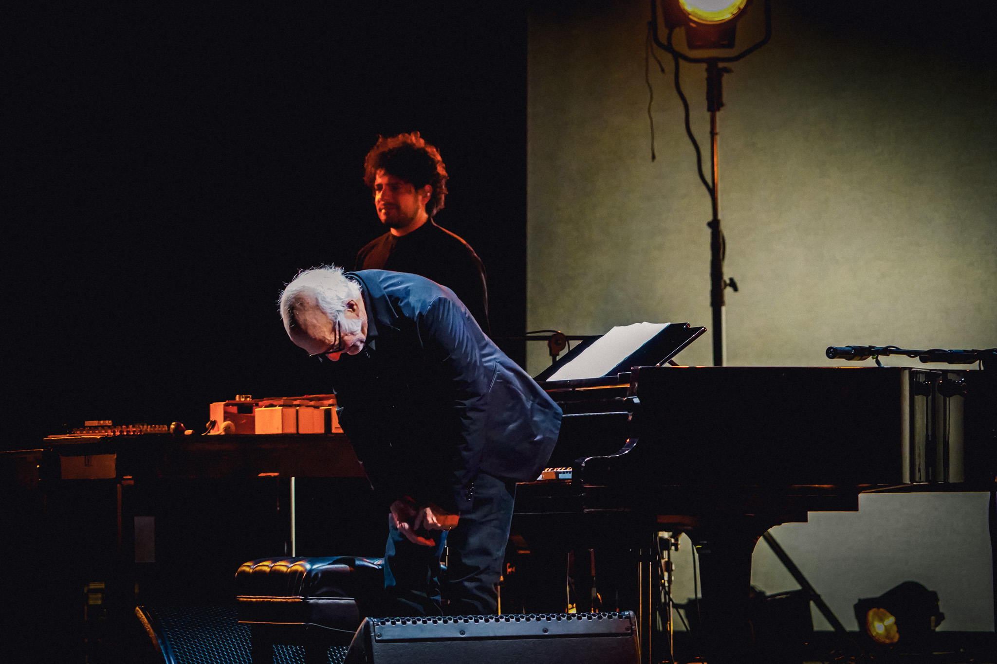 El galardonado Einaudi, formado en el Conservatorio Verdi de Milán, es uno de los máximos exponentes del “new age”, y debe en parte su éxito al uso de sus composiciones en películas como “Amigos Intocables” y en la plataforma TikTok.