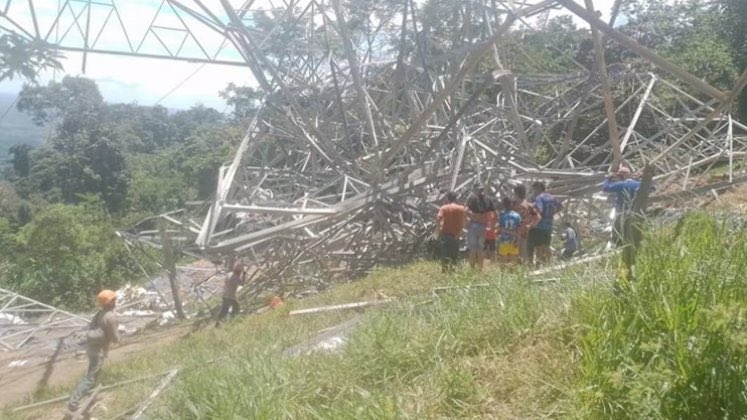 Investigarán caída de torre eléctrica que dejó un muerto y cuatro heridos en Santander