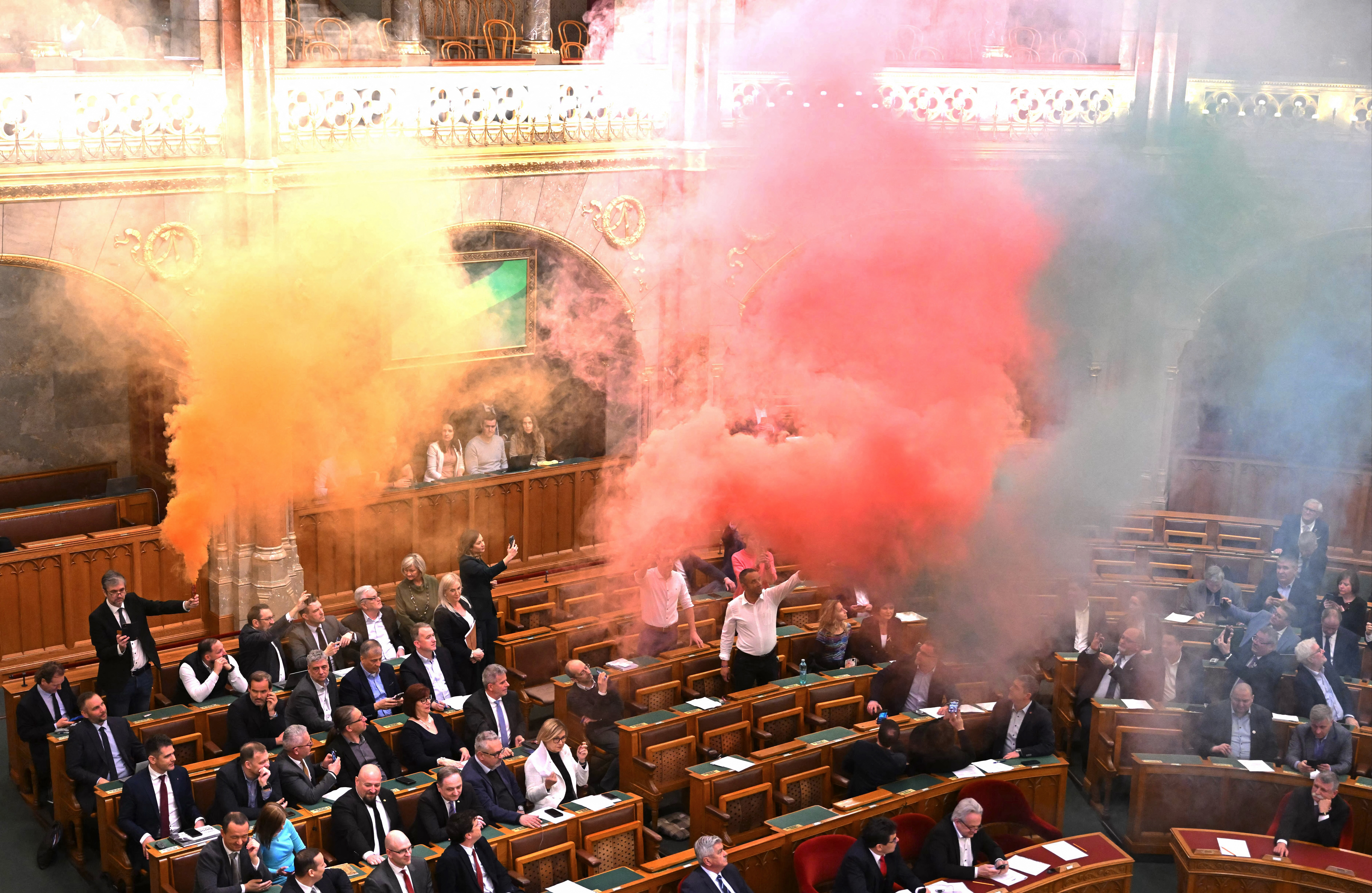 Reforma contra la comunidad LGBT+: Orbán cumplió con su “gran limpieza de Pascua”