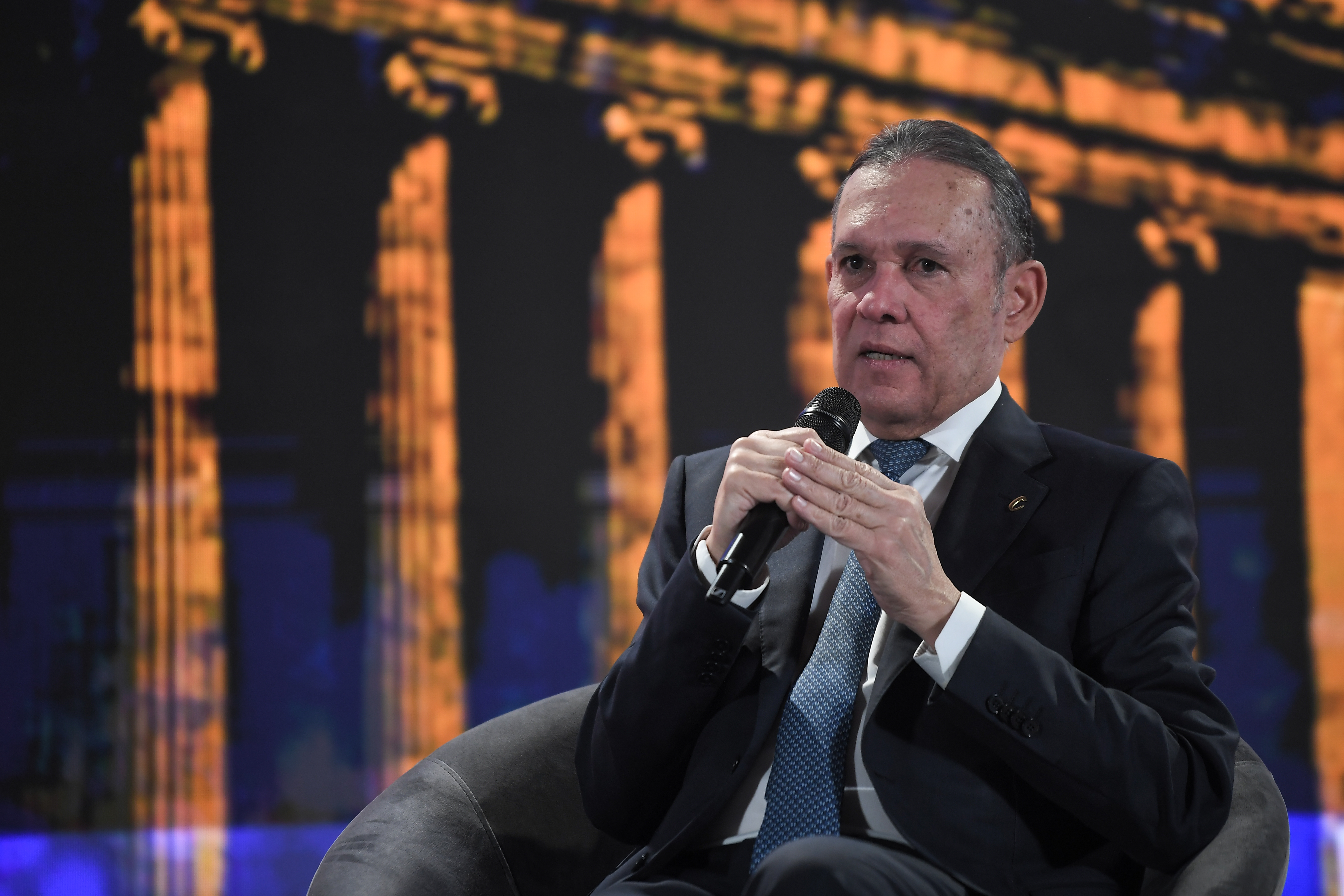 Conservadores tendrán candidato propio para la Presidencia; Cepeda, en el ramillete