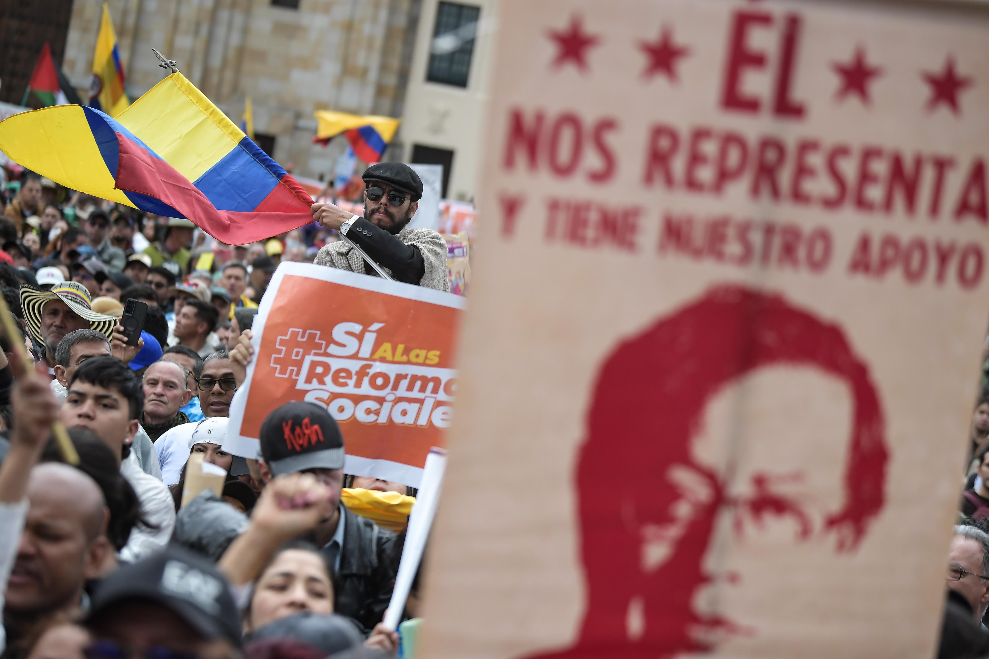 Petro y sus 30 minutos en las calles: así fueron las marchas en favor del Gobierno