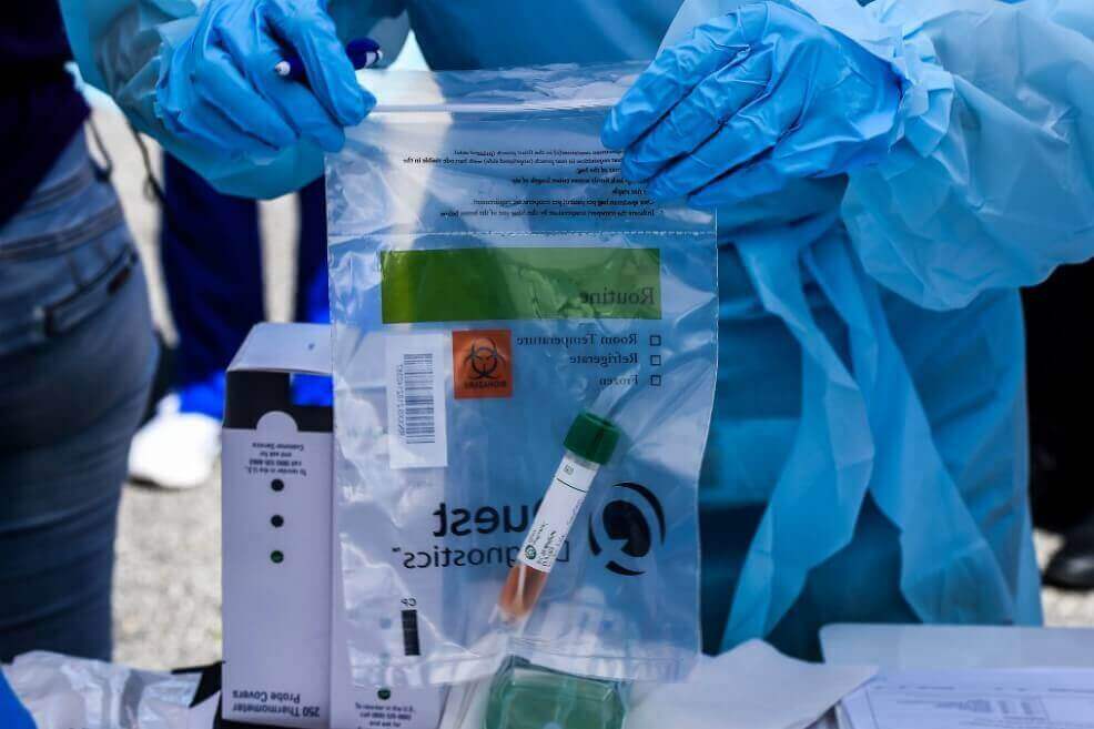 Desde Corea del Sur llegan a Bogotá 200.000 pruebas nuevas para detectar el COVID-19