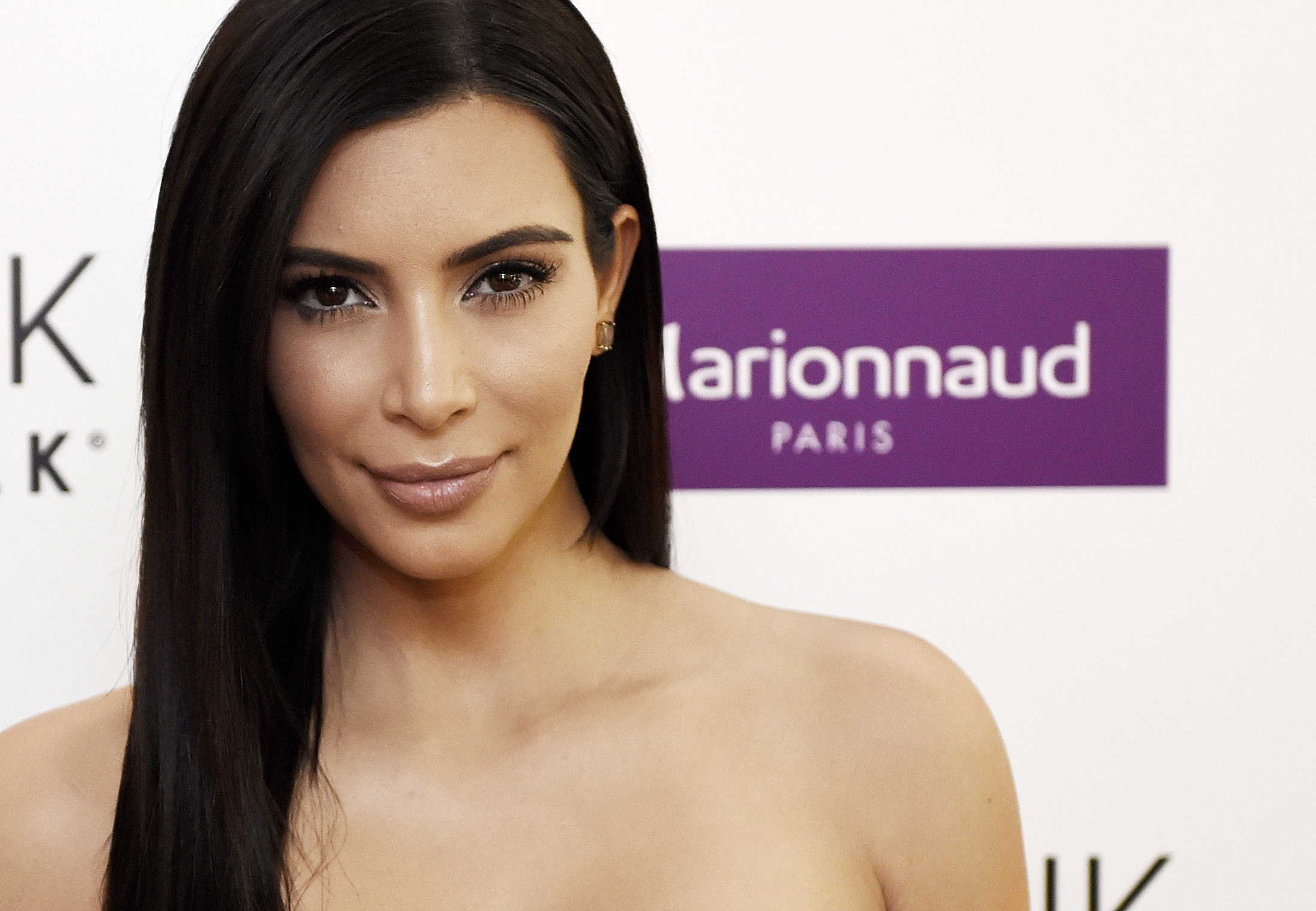 Kim Kardashian publica una investigación científica que no dice nada