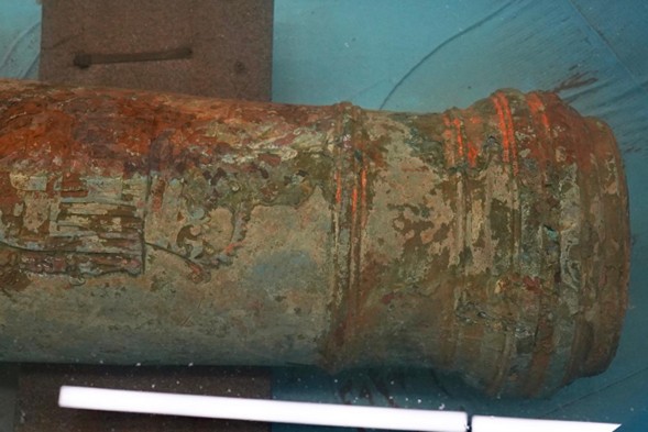 Detalle de la boca del cañón recolectado del Área Arqueológica Protegida del Naufragio del galeón San José.