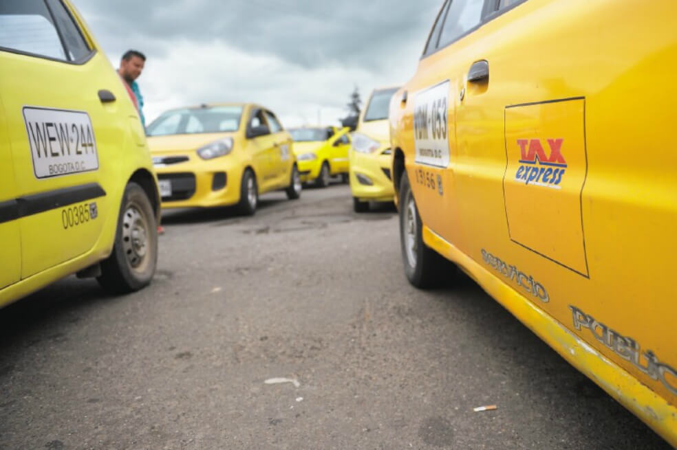 Taxistas, entre bloquear o aprovechar la tecnología