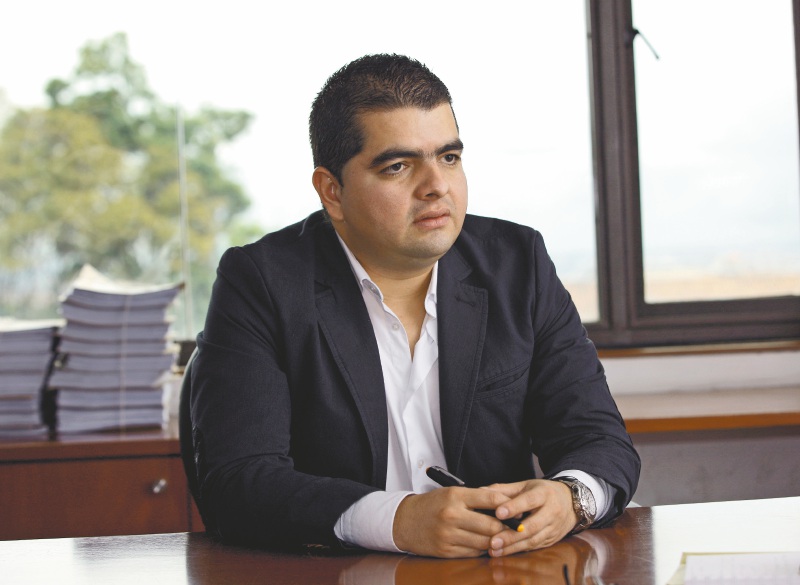Condenan a exrector de la U. de Medellín por título de abogado de Julián Bedoya