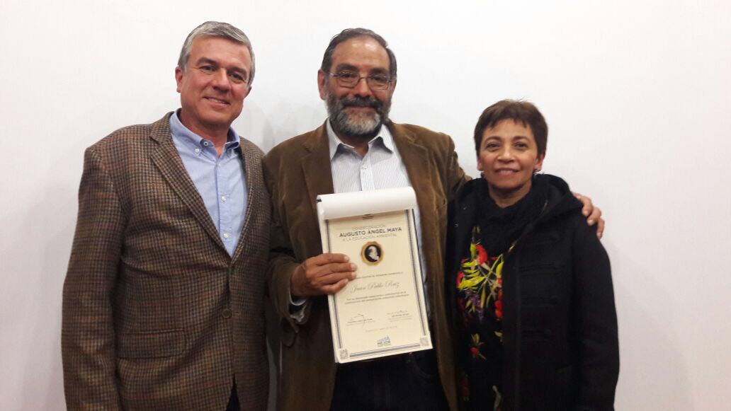 Juan Pablo Ruiz recibe la condecoración Augusto Ángel Maya a la Educación Ambiental