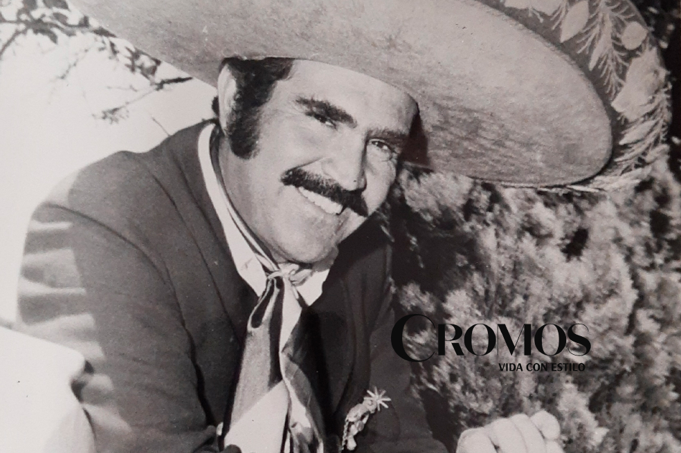 Vicente Fernández. Tenía 40 años y ya era un ídolo en su país, pero en 1980 Vicente Fernández Gómez decidió venir a Colombia.