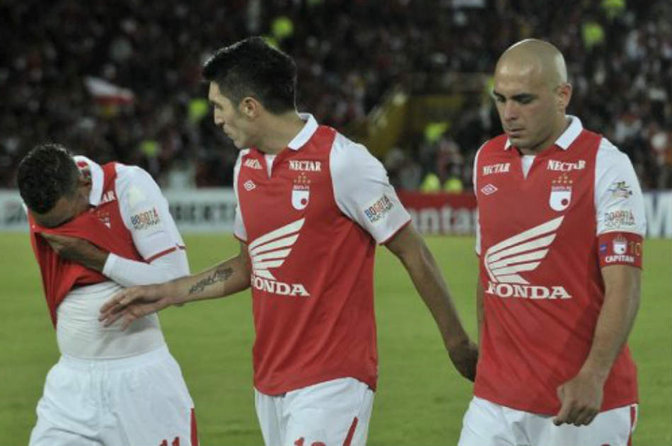 Un inspirado Junior visita a un golpeado Santa Fe