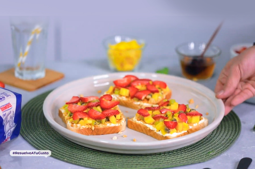 Receta de tapas de fruta y maní con Bimbo
