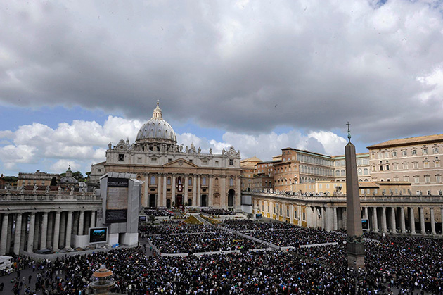 Vaticano investiga a dos exdirigentes del IOR por presunto desfalco