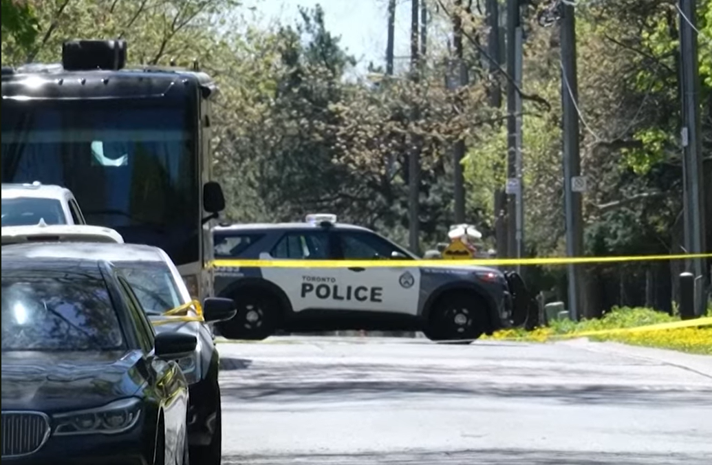 La policía de Canadá investiga un tiroteo frente a la casa del rapero Drake
