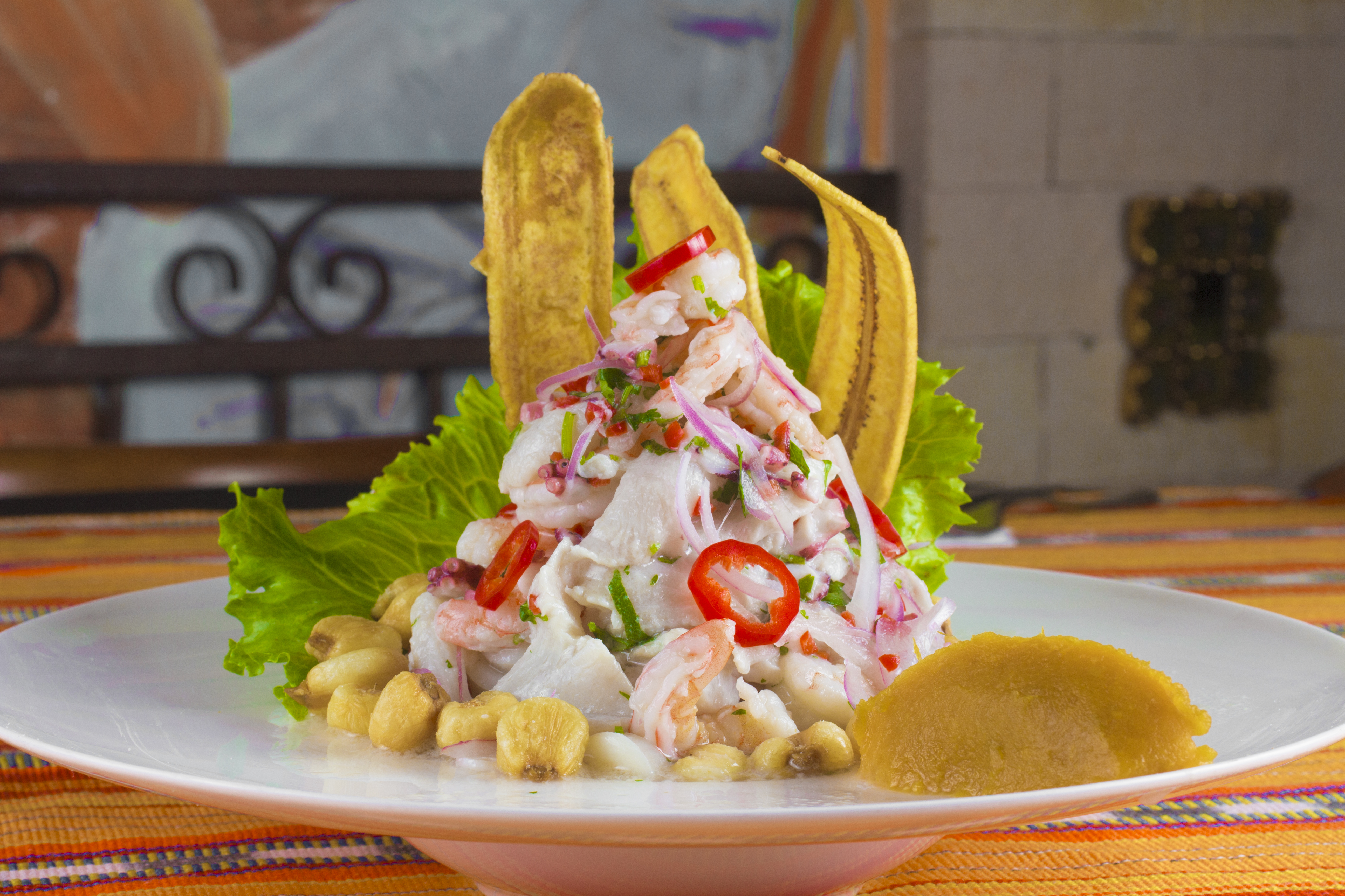 Una fusión de colores y sensaciones producidas por el limón, la cebolla picada, y la sal llegan a su mesa para convertirse en su gran aliado en la cocina.