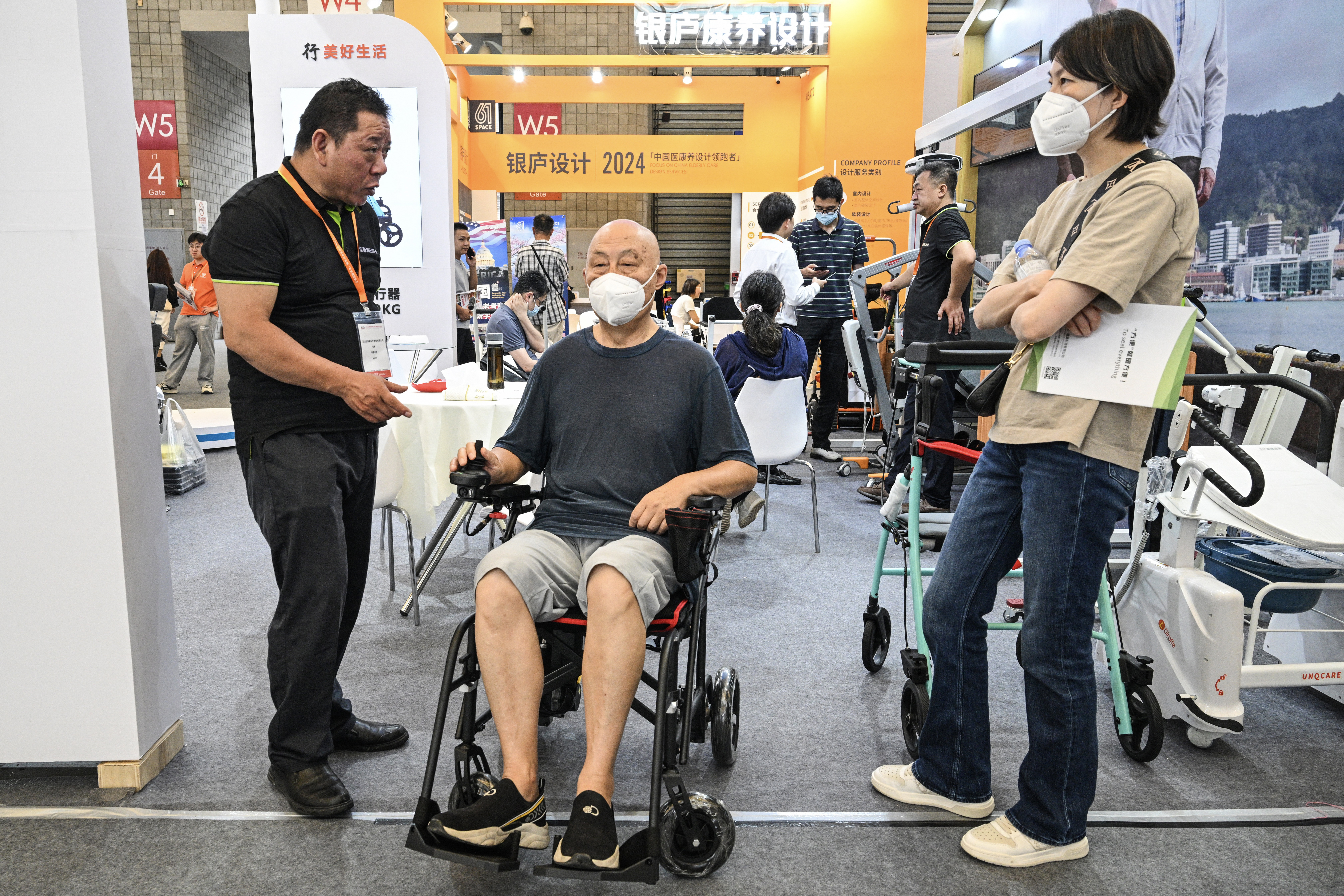 La tecnología acompaña el día a día de los ancianos en China