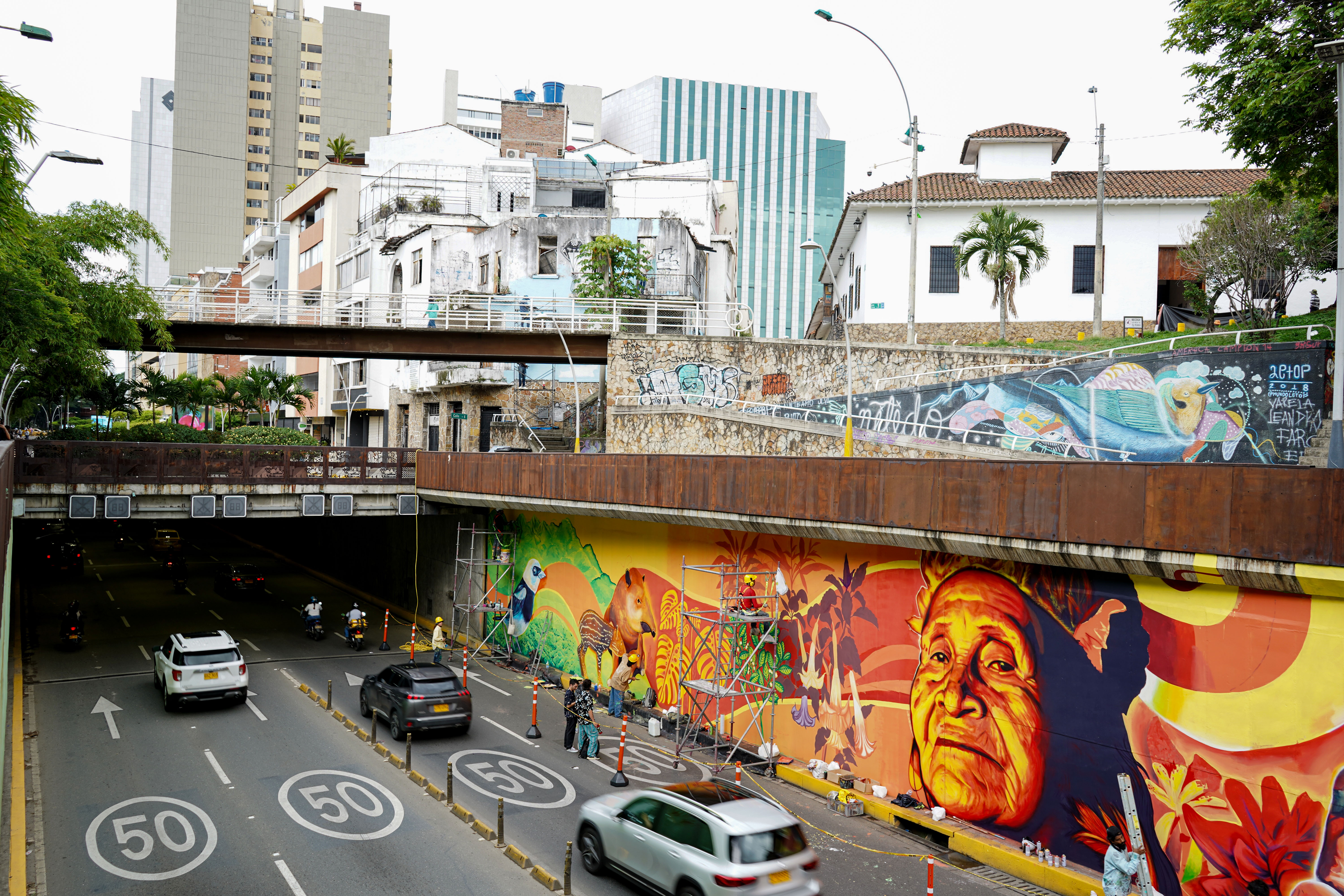 ¿Por qué han generado polémica los murales del túnel Mundialista en Cali?