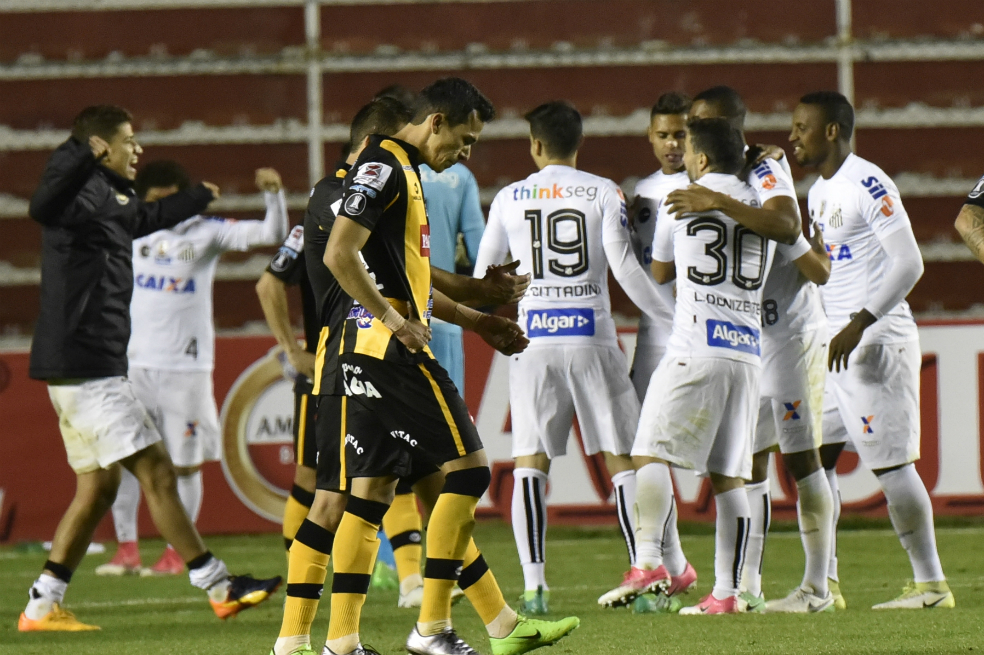En el grupo de Santa Fe, Santos empató con The Strongest y avanzó a octavos de Libertadores