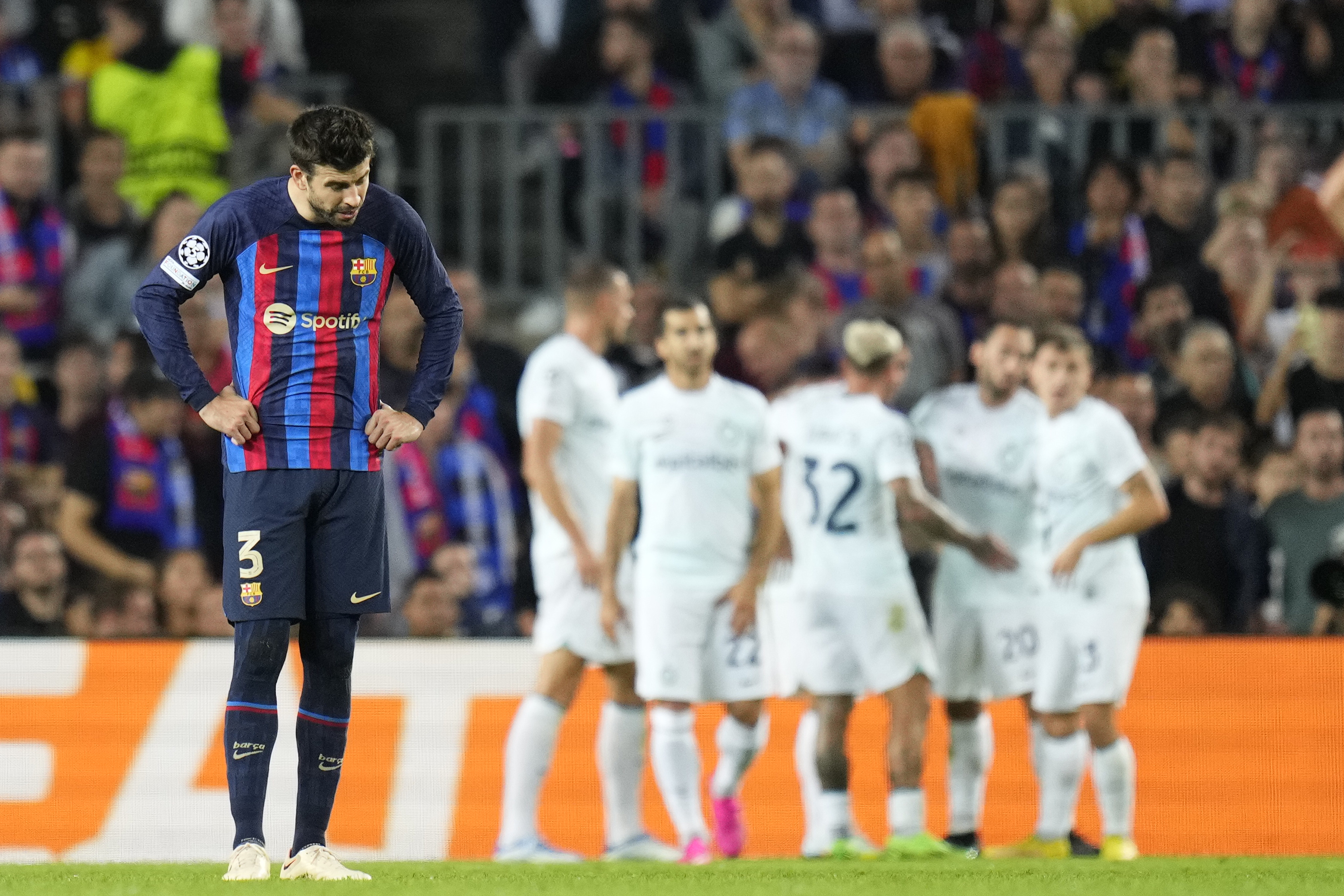 ¿Piqué tendrá que jugar con la foto de Shakira en su camiseta? Esto se conoció